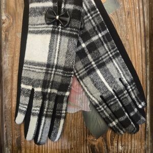 Elegant Black and White Plaid Women's Gloves